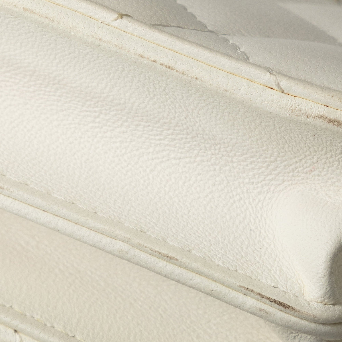 Pre-Owned Authenticated Chanel Romance Lambskin Wallet On Chain Leather Ivory Crossbody Bag Unisex (Good)