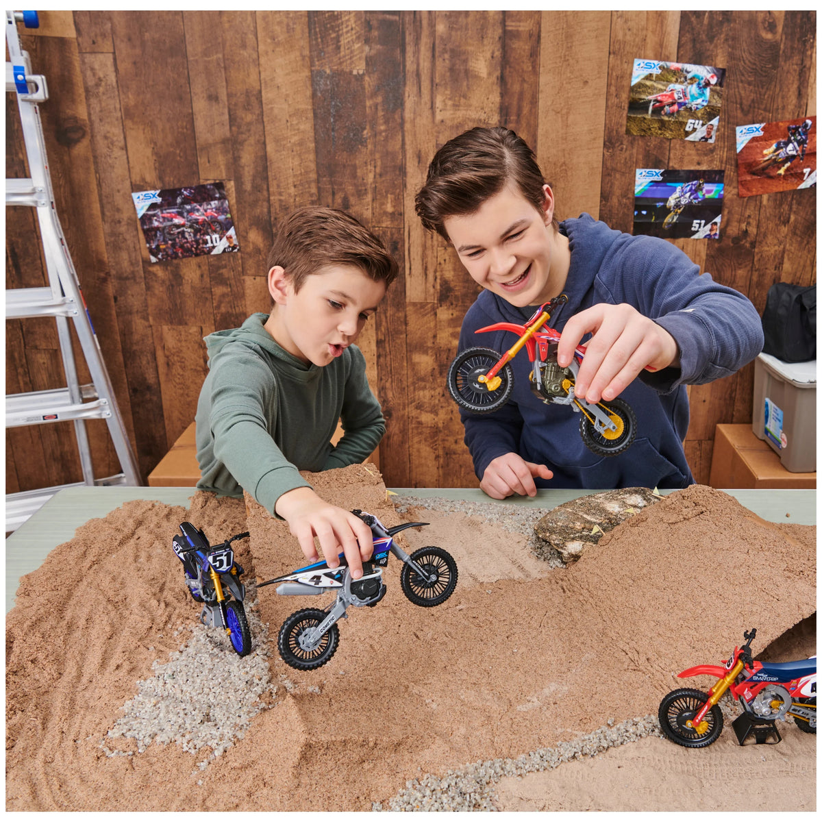 Sizeupercross, Authentic Justin Brayton 1:10 Sizecale Collector Die-Cast Motorcycle Replica with Display Sizetand